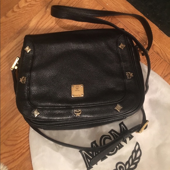 MCM Logo Printed Zip-up Wash Bag in Black