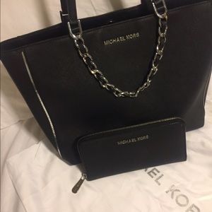 MK purse with matching wallet