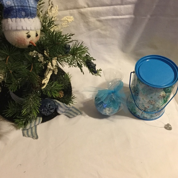 LUSH Angel's Delight type bath bomb & bubble bits.