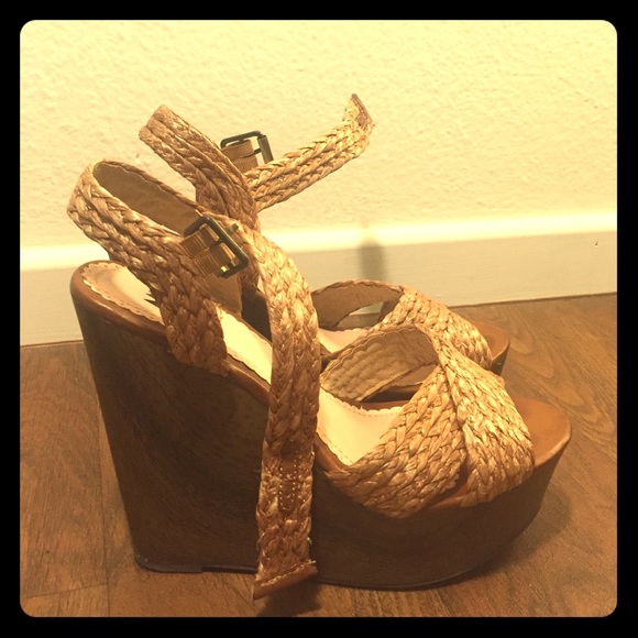 Brown wicker wedges