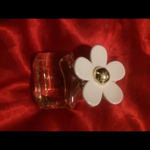 Marc jacobs "daisy" brand new bottle, never used