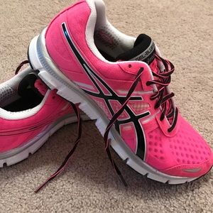 ASICS Gel Woman's running shoe size 9.5