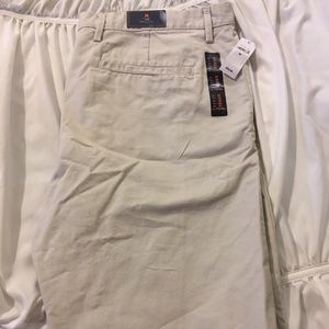 Gap Men's Khaki shorts.