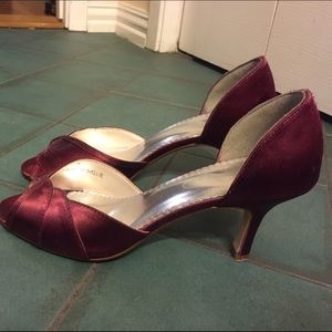 Michaelangelo maroon peep-toe heels