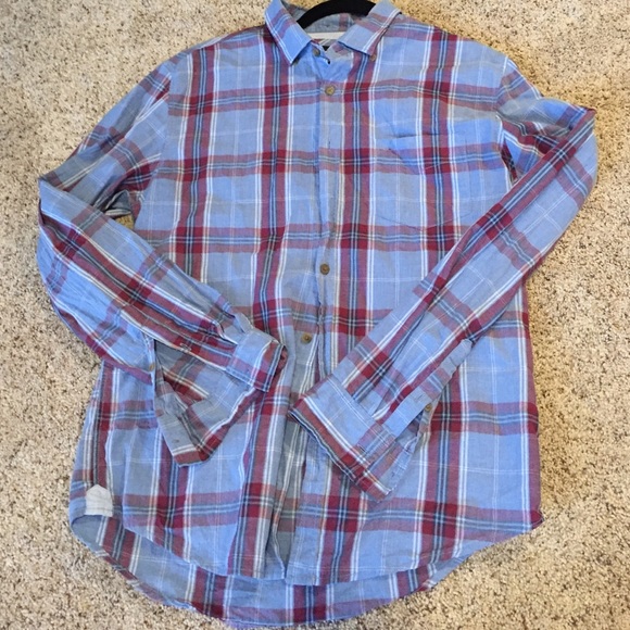 Men's collared button down shirt