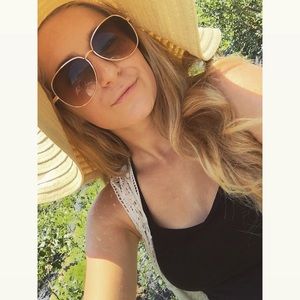 Meet your Posher, Caitlyn