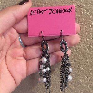 Betsey Johnson silver knot drooping Earrings