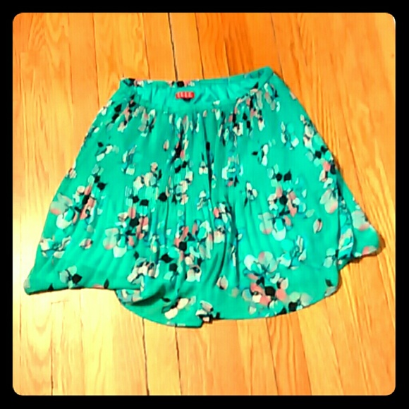 Elle Dresses & Skirts - Sale!!!! Pleated skirt with floral patterns.