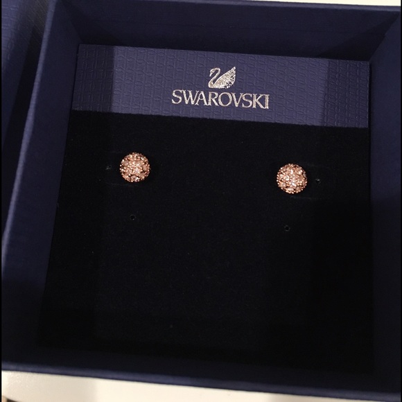 Swarovski Brand new earring.