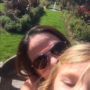 Meet your Posher, Julia