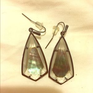 Kendra Scott Carol Earrings in Black Pearl