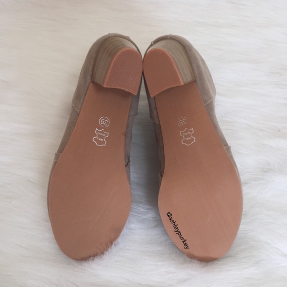 SOLD beige suede chunky heel ankle boots - Picture 4 of 4