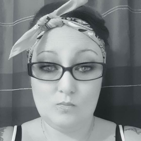 Meet your Posher, Lisa - Picture 1 of 1