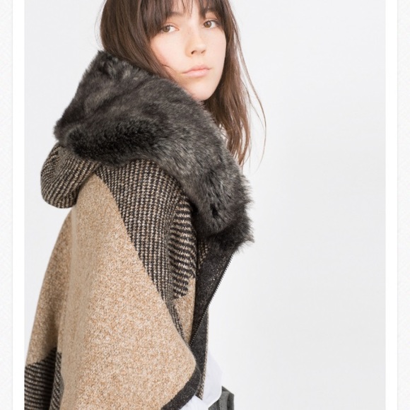 🍬poncho with faux fur hood🍬