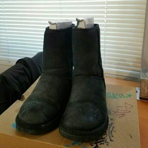 Black Classic Short Uggs