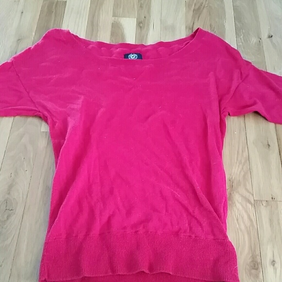 Quarter sleeve sweater
