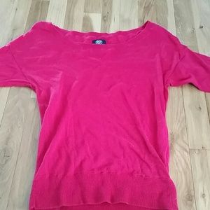 Quarter sleeve sweater