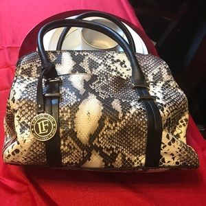 London Fog Purse! Gently Used! Great condition