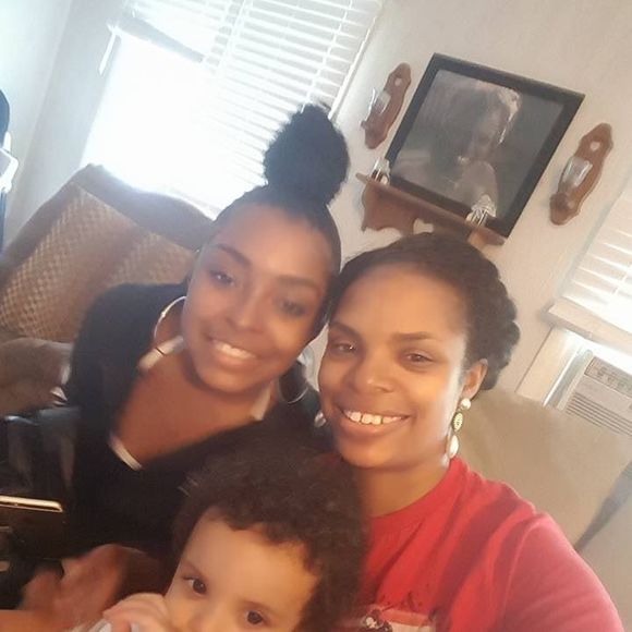 Meet your Posher, Jenell - Picture 3 of 4