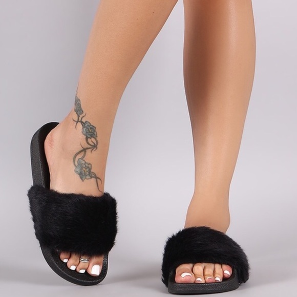 Black Fur Slide Sandals 😍 - Picture 2 of 4