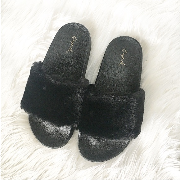 Black Fur Slide Sandals 😍 - Picture 3 of 4