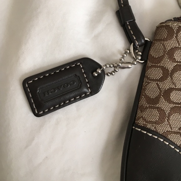 Small Wristlet Coach bag - Picture 2 of 4