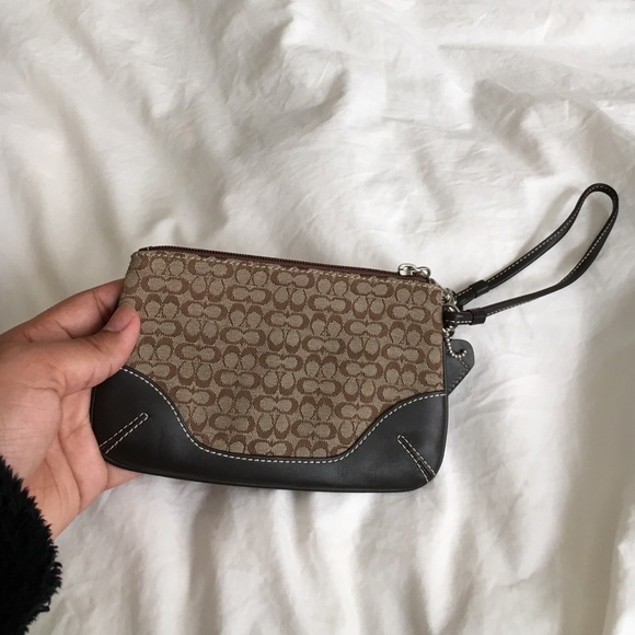 Small Wristlet Coach bag - Picture 3 of 4