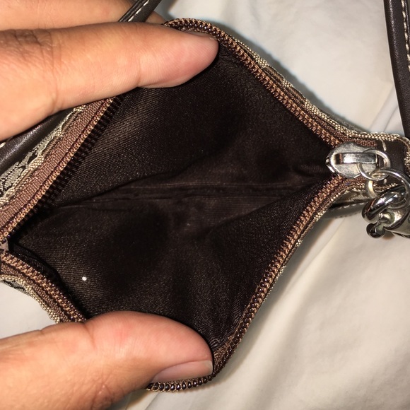 Small Wristlet Coach bag - Picture 4 of 4