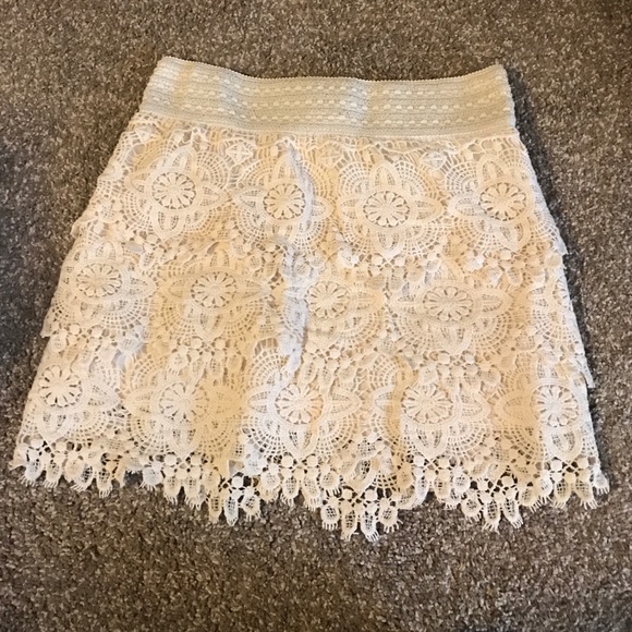 Cream crochet lace skirt- Size M