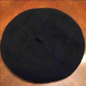 Black wool beret
