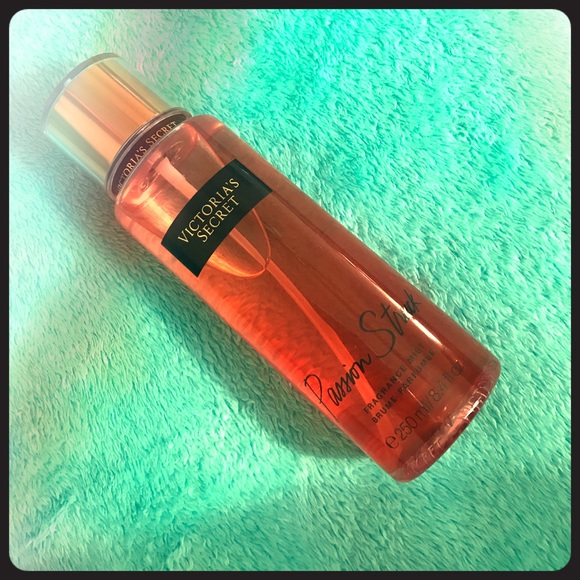 PASSION STRUCK VICTORIA'S SECRET FRAGRANCE MIST