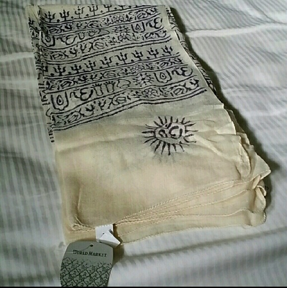 100% rayon scarf imported from India - Picture 2 of 3