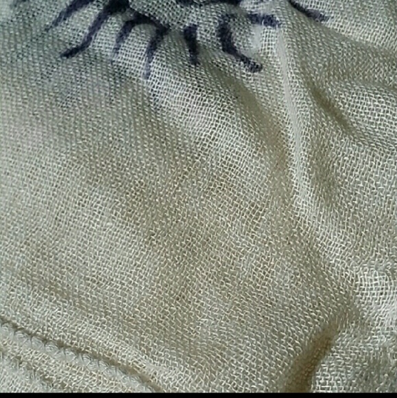 100% rayon scarf imported from India - Picture 3 of 3