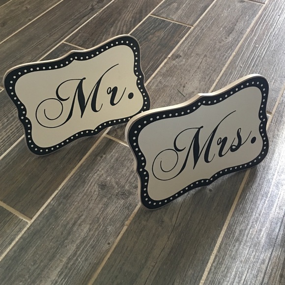 "Mr. & Mrs." Wood Signs 👰🏼💍 - Picture 2 of 4