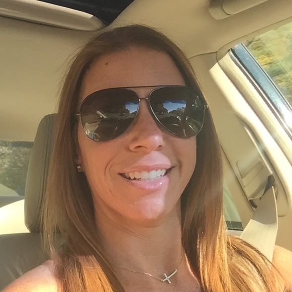 Meet your Posher, Nicole - Picture 1 of 1