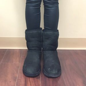 Short Black Uggs