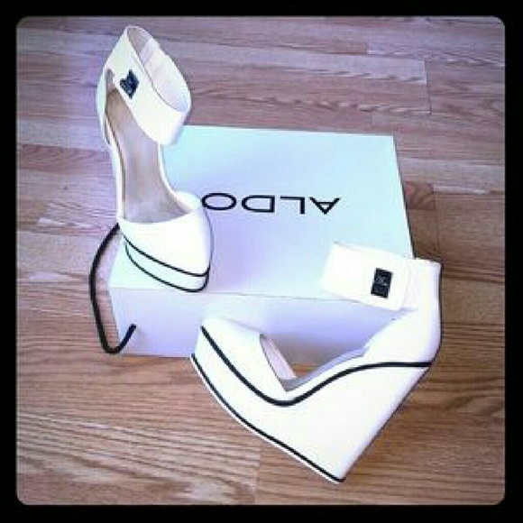 PLEASE HELP ME FIND !! Aldo Eila Wedges Size 11! - Picture 1 of 1