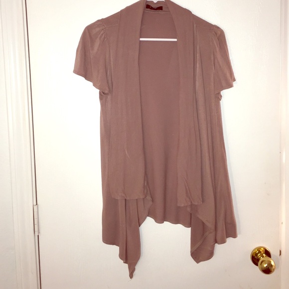 Short sleeved opened front pull over