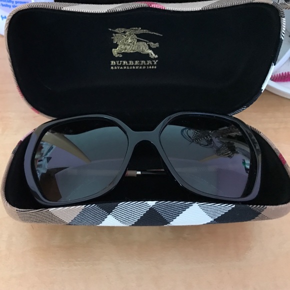 ‼️SALE ‼️Beautiful Burberry sunglasses !