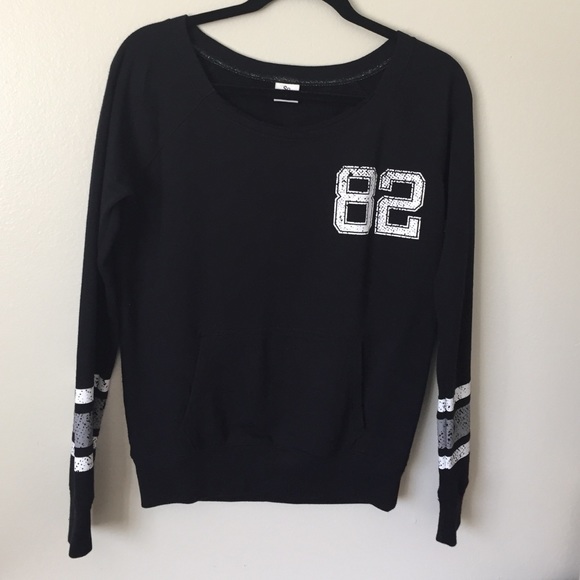 Medium sweat shirt in black and white