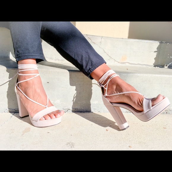 💐 Kaylee Heel - Picture 2 of 4