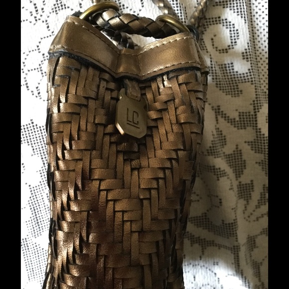 Liz Claiborne gold metallic woven shoulder bag - Picture 3 of 4