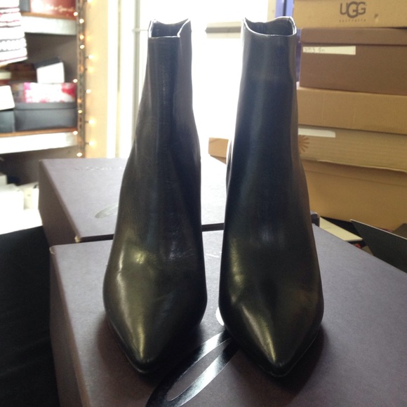 B Brian Atwood djuna boots - Picture 2 of 3