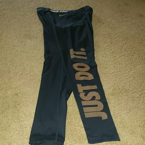 *****SOLD******Womens Nike Pro Leggings