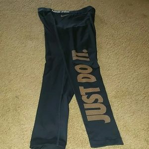 *****SOLD******Womens Nike Pro Leggings