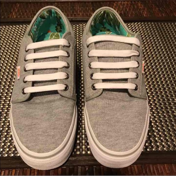 Vans Other - VANS Chukka Low