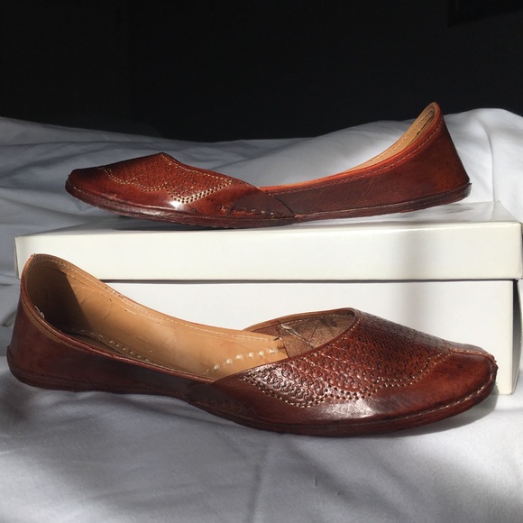 Handcrafted leather flats