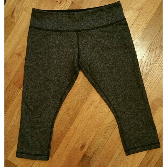 Genuine Lululemon Wunder Under Capris