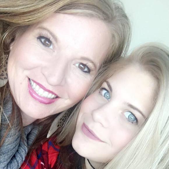 Meet your Posher, Jennifer - Picture 1 of 1