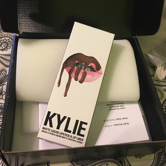 BRAND NEW! True Brown Kylie lip kit